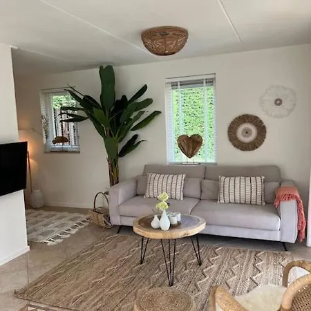 June Rosy Holiday home *