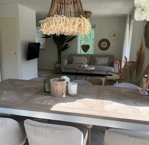 Semesterbostad June Rosy